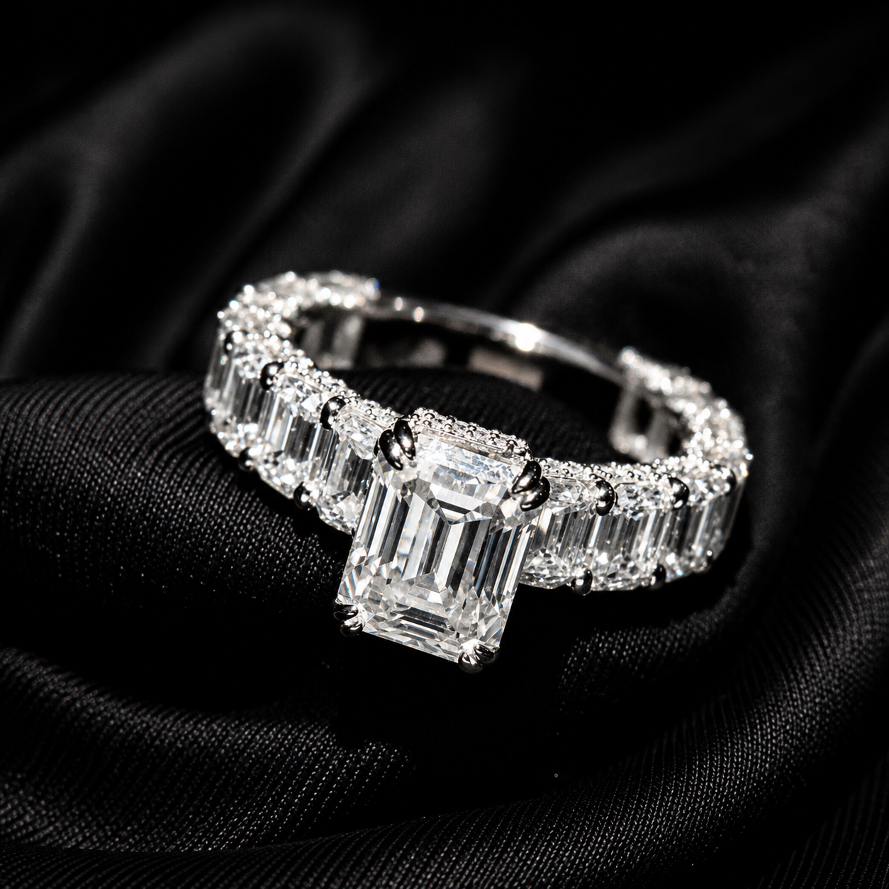 Emerald Royale VVS Ring