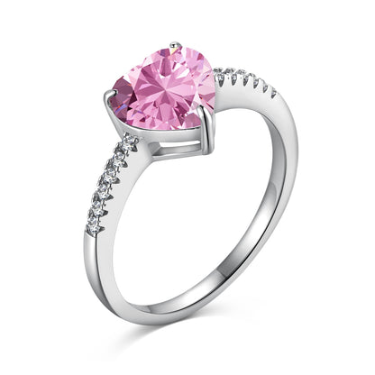 Anillo de diamantes con corazón rosa