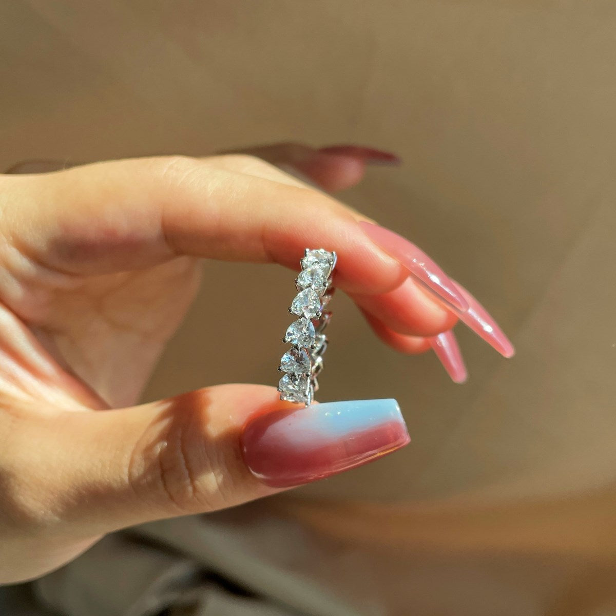 Anillo de diamantes con corazón blanco