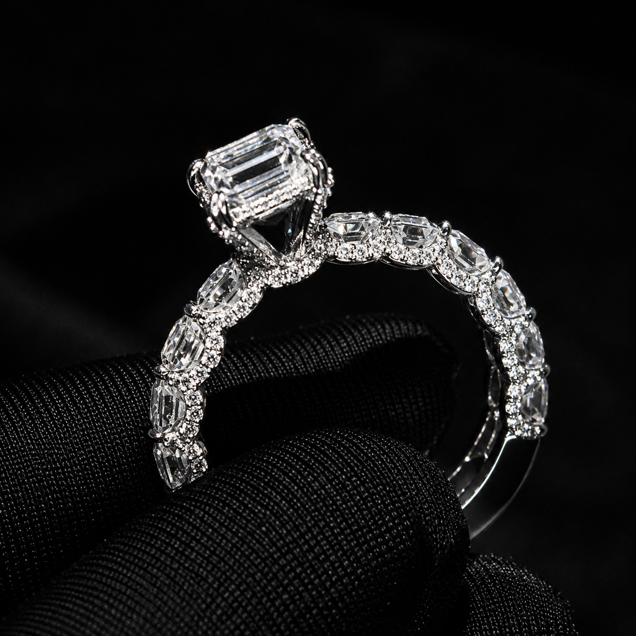 Emerald Royale VVS Ring