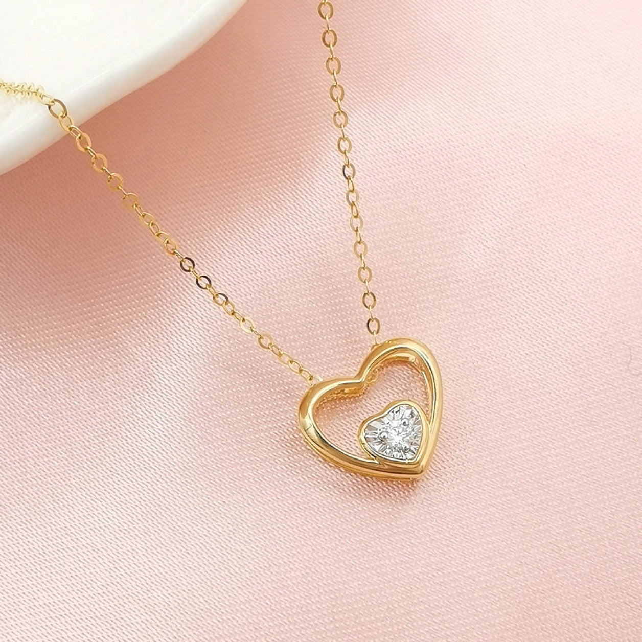 18K Gold Heart Natural Diamond Necklace