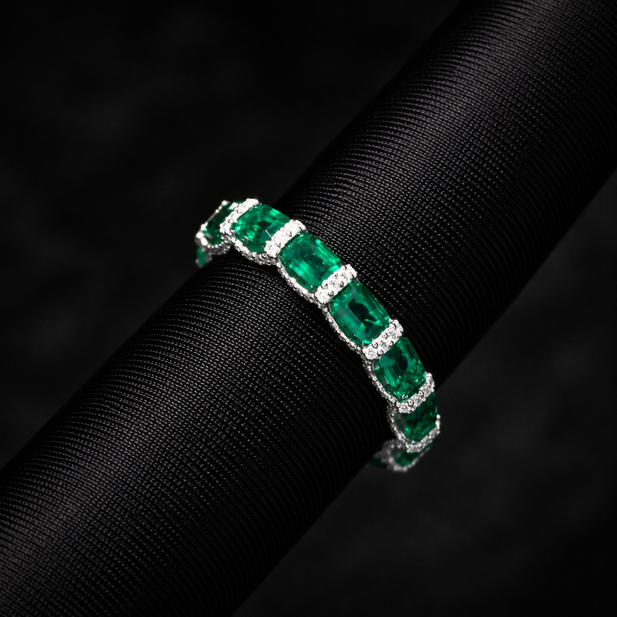 Royal Emerald VVS Ring