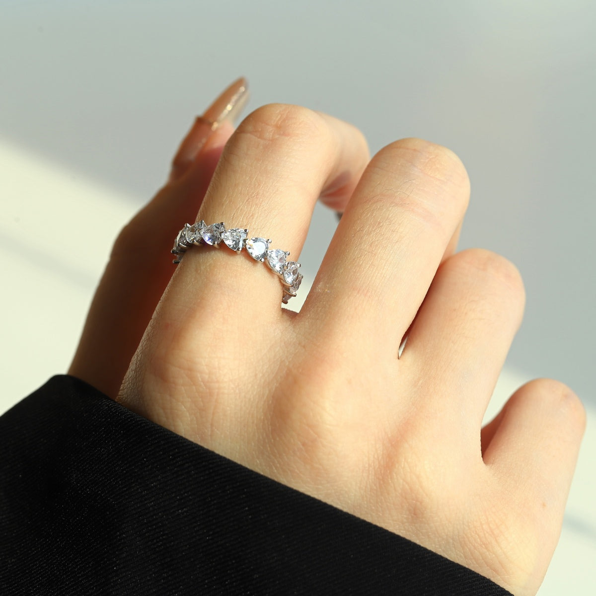 Anillo de diamantes con corazón blanco