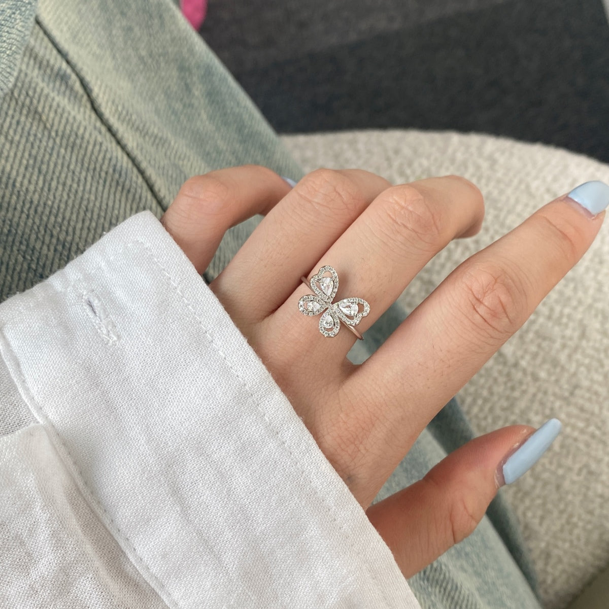 Anillo de diamantes con forma de mariposa