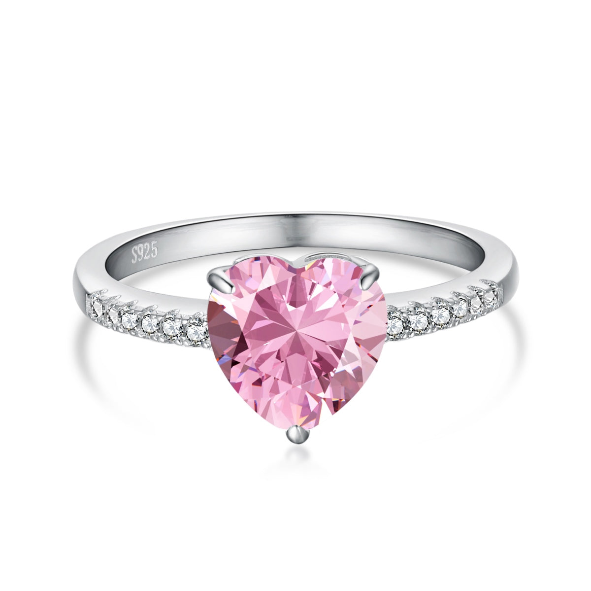 Anillo de diamantes con corazón rosa