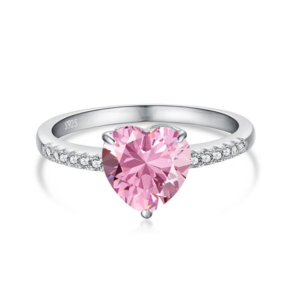 Anillo de diamantes con corazón rosa