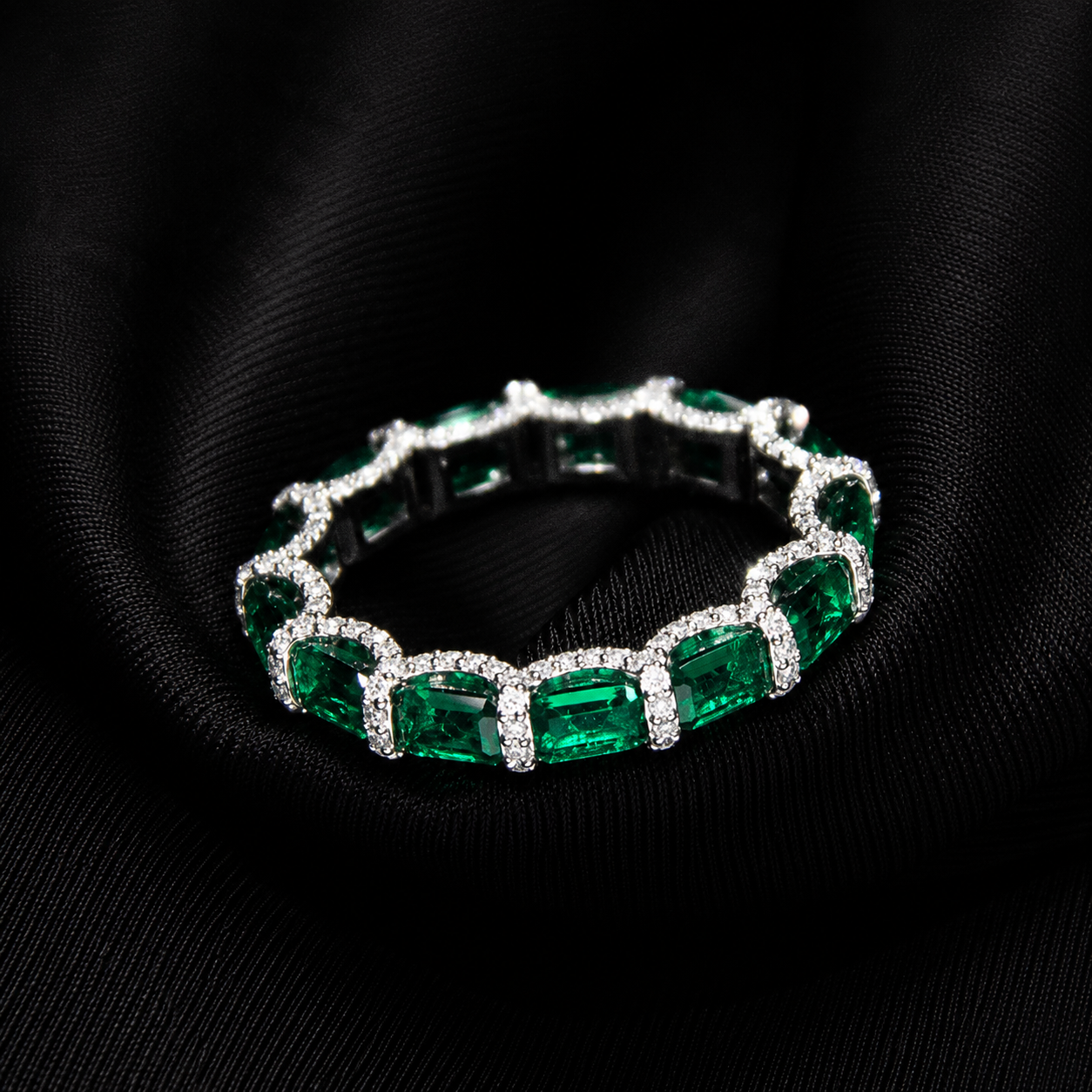 Royal Emerald VVS Ring