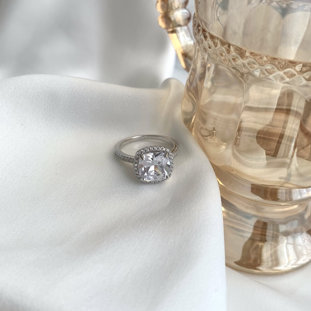 Anillo de diamantes blancos