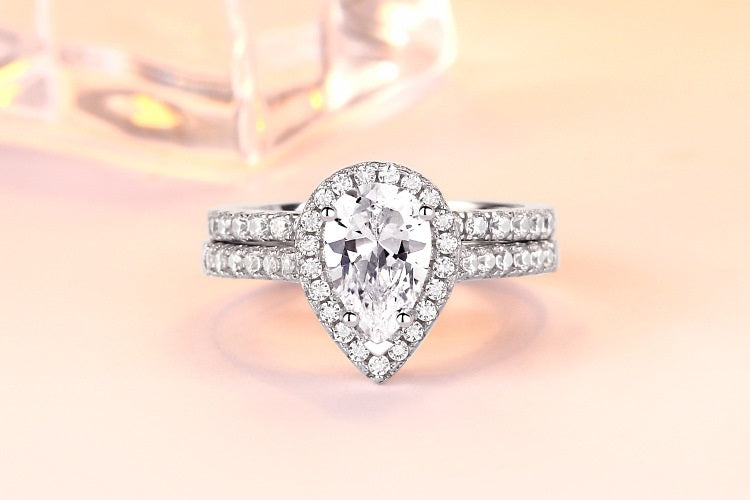 White Oval Diamond Ring Set