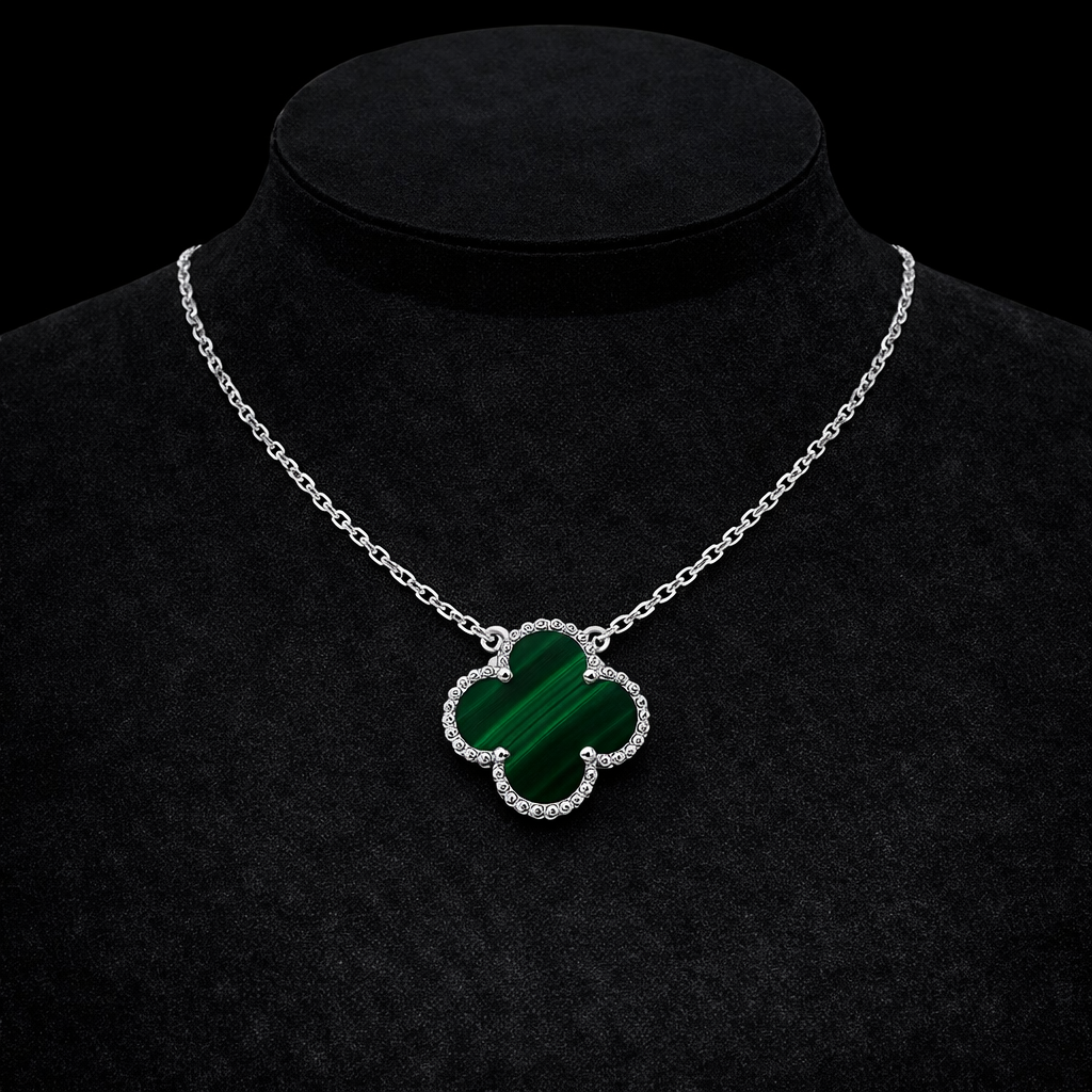 Collar de hoja de trébol
