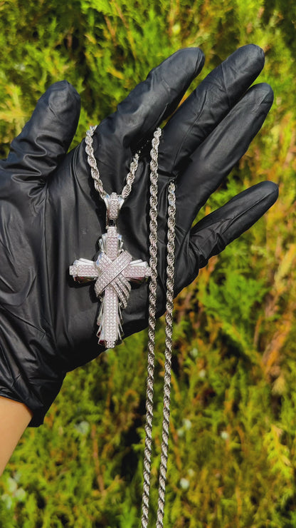 Cruz Pendant